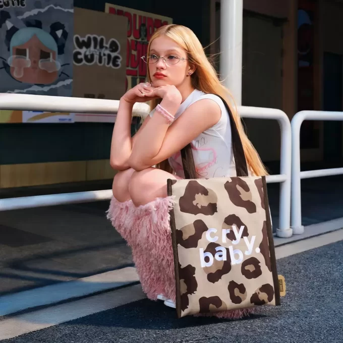 CRYBABY Vahşi Ama Tatlı Serisi – Omuz Çantası