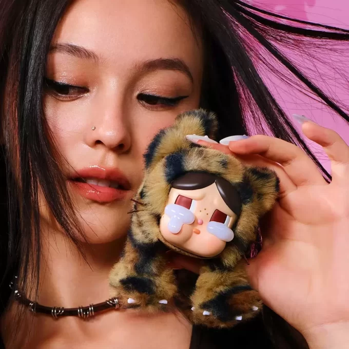CRYBABY Vahşi Ama Tatlı Serisi – Vinil Peluş Kolye Kör Kutu