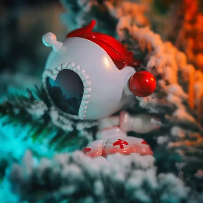 SKULLPANDA Beyaz Hizmetçi Figürü